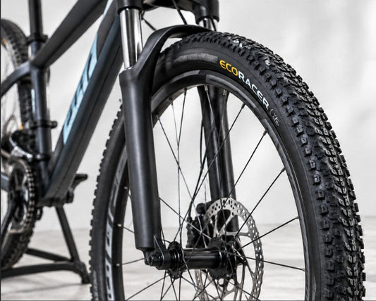 Ecoracer Lite 700C Bicycle Tyre on a Bike with Foldable Tyre and Product Packaging – OyeAthlete
