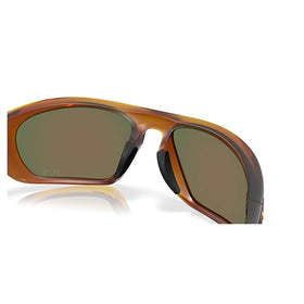Oaakley Sulglass Kylian Mbappé Signature Series Lateralis prizm ruby Lense with matte dark amber Frame