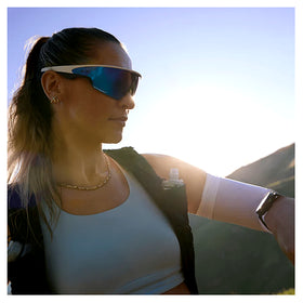 Oakley Smart Sunglass Meta Vanguard prizm sapphire Lenses with white Frame