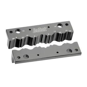 IceToolz E122 Axle Vise