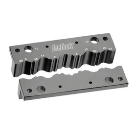 IceToolz E122 Axle Vise