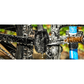 Muc-Off Two Pronged Brush