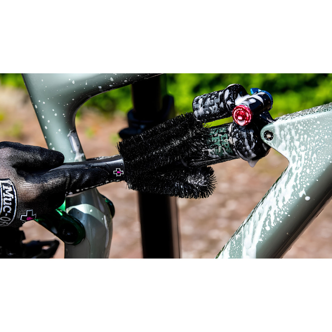 Muc-Off Two Pronged Brush