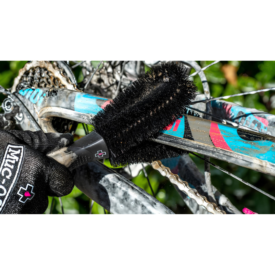Muc-Off Two Pronged Brush