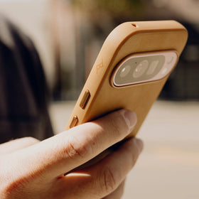 Peak Design Mobile // Everyday Clarino Case // Pixel 10 Standard and Pro // Tan